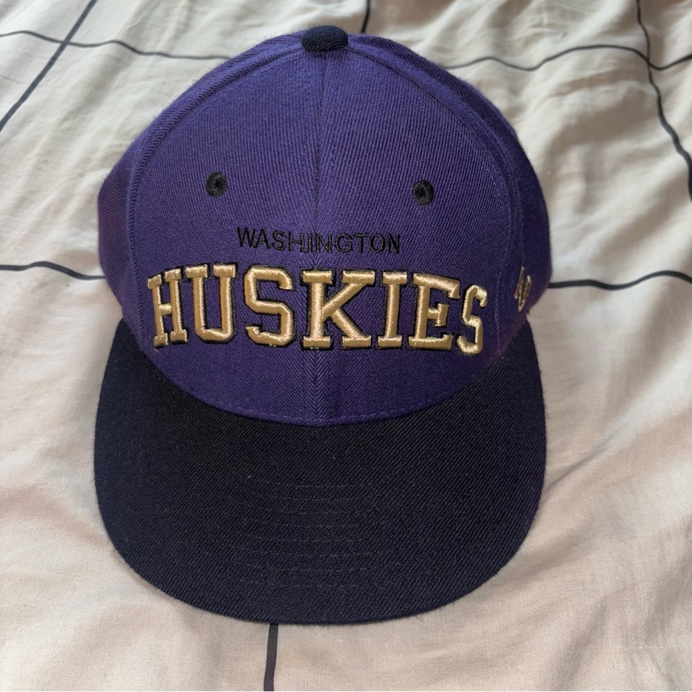 Washington Huskies Purple and Black Cap NCAA